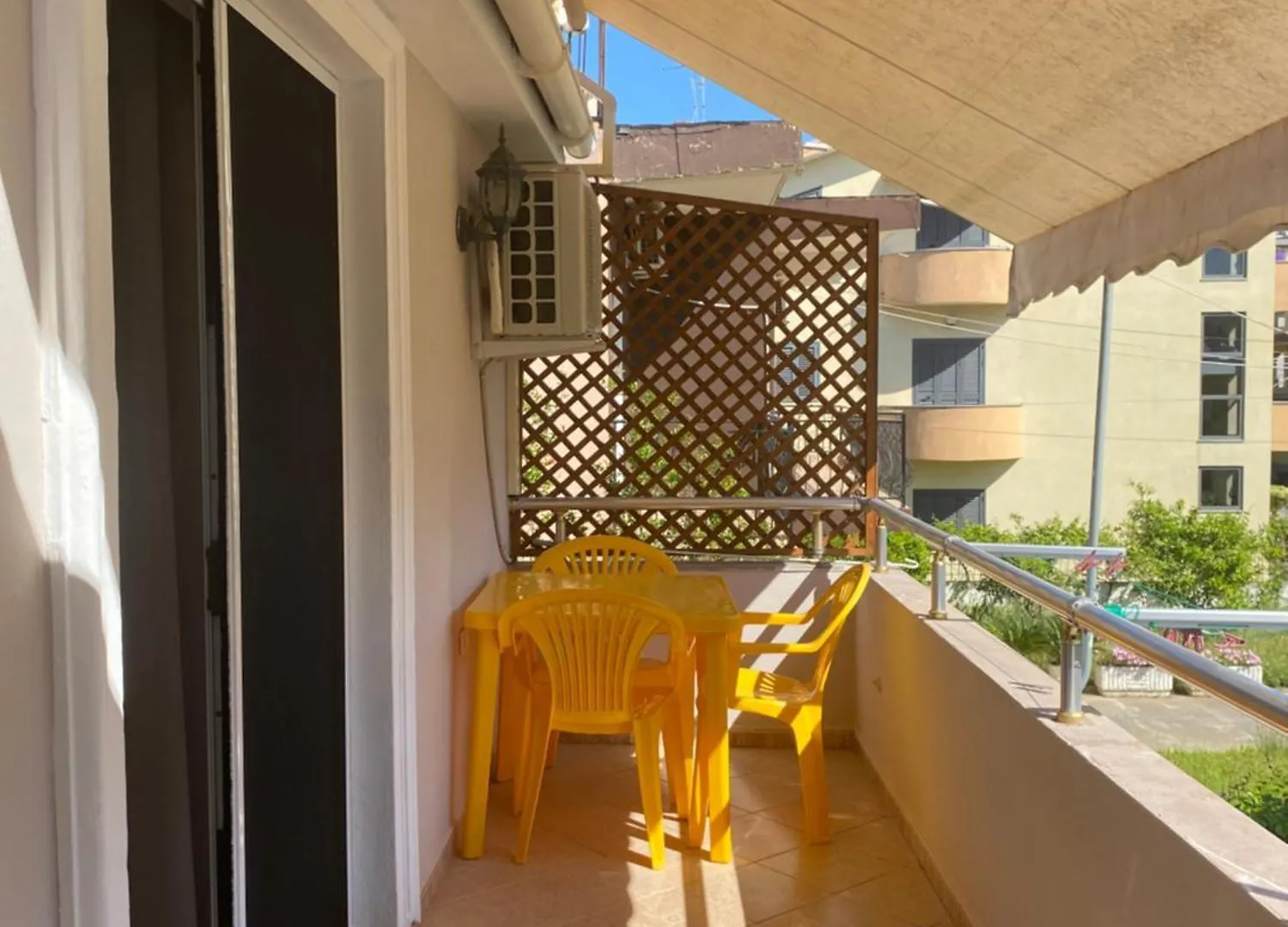Vila M Vera Rooms With Kitchen And Apartments Durrës Pensión