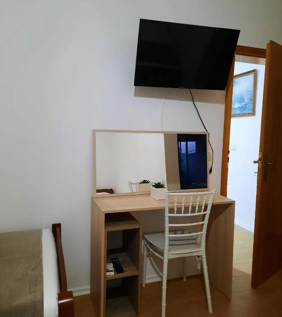 Vila M Vera Rooms With Kitchen And Apartments Durrës 0*,